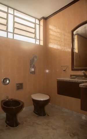 Casa à venda com 660m², 3 quartos e 3 vagasBanheiro 2