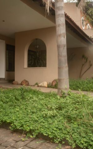 Casa à venda com 660m², 3 quartos e 3 vagasFrente - Jardim
