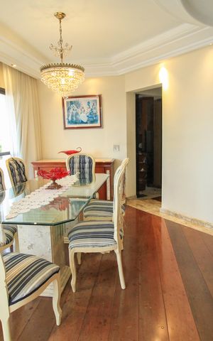 Apartamento à venda com 309m², 3 quartos e 4 vagas Apartamento à venda com 309m², 3 quartos e 4 vagasSala