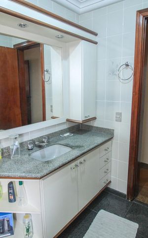 Apartamento à venda com 309m², 3 quartos e 4 vagas Apartamento à venda com 309m², 3 quartos e 4 vagas Banheiro Suíte 3