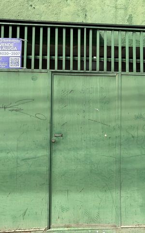 Casa à venda com 299m², 4 quartos e 4 vagasFachada e plaquinha KRZR-955