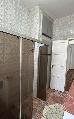Casa à venda com 299m², 4 quartos e 4 vagasBanheiro Social