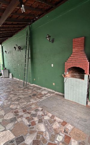Casa à venda com 299m², 4 quartos e 4 vagasChurrasqueira