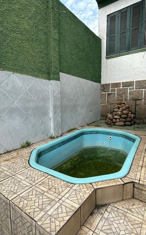 Casa à venda com 299m², 4 quartos e 4 vagasPiscina