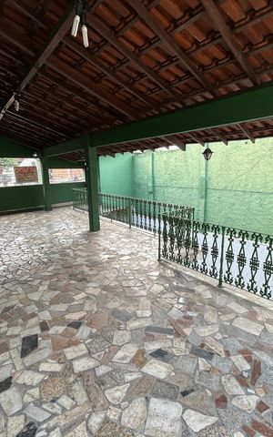 Casa à venda com 299m², 4 quartos e 4 vagasChurrasqueira