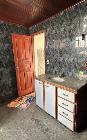 Casa à venda com 299m², 4 quartos e 4 vagasBanheiro da Suíte 2