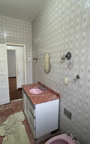 Casa à venda com 299m², 4 quartos e 4 vagasBanheiro Social