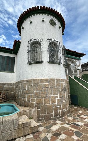 Casa à venda com 299m², 4 quartos e 4 vagasFachada
