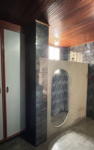 Casa à venda com 299m², 4 quartos e 4 vagasBanheiro da Suíte 2