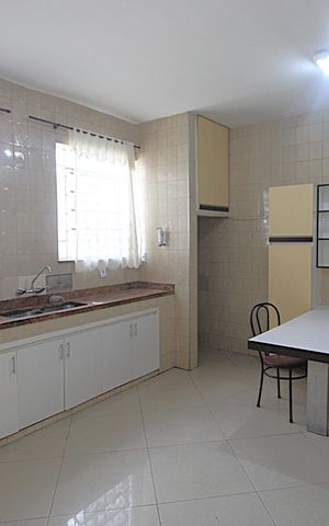 Casa à venda com 299m², 4 quartos e 4 vagasCozinha