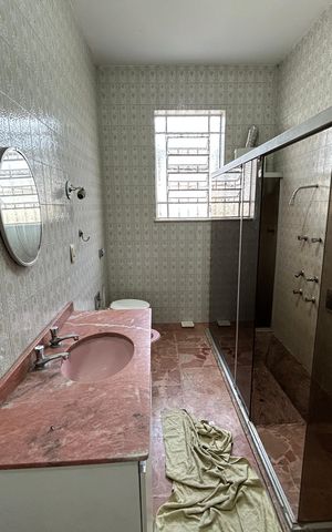 Casa à venda com 299m², 4 quartos e 4 vagasBanheiro Social