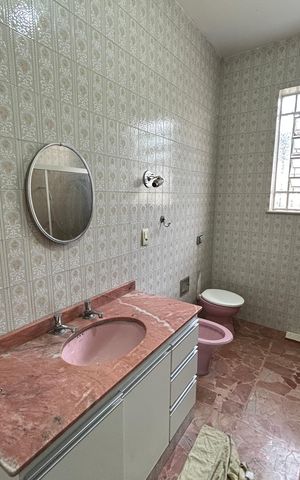 Casa à venda com 299m², 4 quartos e 4 vagasBanheiro Social