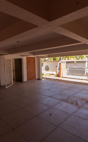 Casa à venda com 400m², 5 quartos e 8 vagasÁREA EXTERNA ABRIGO