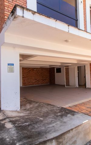 Casa à venda com 400m², 5 quartos e 8 vagasÁREA EXTERNA FRENTE