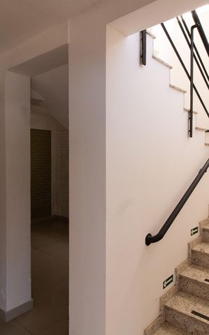 Casa à venda com 400m², 5 quartos e 8 vagasESCADAS ACESSO