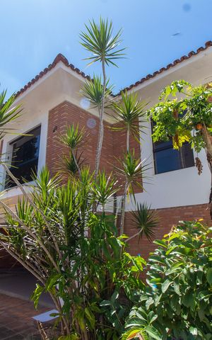 Casa à venda com 400m², 5 quartos e 8 vagasÁREA EXTERNA FRENTE