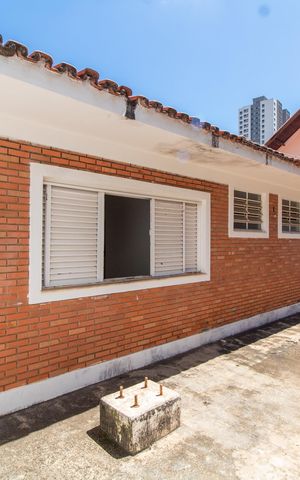 Casa à venda com 400m², 5 quartos e 8 vagasÁREA EXTERNA FUNDOS