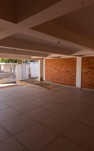 Casa à venda com 400m², 5 quartos e 8 vagasÁREA EXTERNA ABRIGO