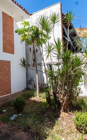 Casa à venda com 400m², 5 quartos e 8 vagasÁREA EXTERNA FRENTE