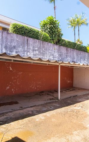 Casa à venda com 400m², 5 quartos e 8 vagasÁREA EXTERNA FUNDOS