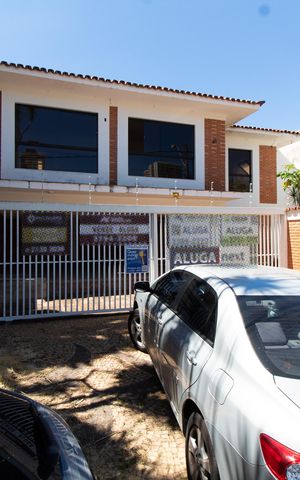 Casa à venda com 400m², 5 quartos e 8 vagasFACHADA