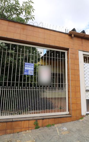 Casa à venda com 250m², 4 quartos e 2 vagasFachada