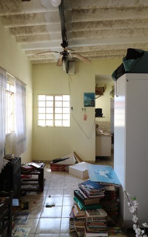 Casa à venda com 250m², 4 quartos e 2 vagasQuarto de Serviço