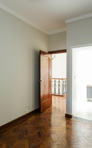Casa à venda com 300m², 5 quartos e 4 vagas Casa à venda com 300m², 5 quartos e 4 vagasSuíte 2