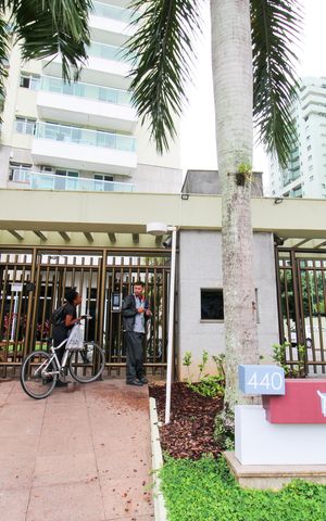 Apartamento para alugar com 70m², 2 quartos e 1 vaga Apartamento para alugar com 70m², 2 quartos e 1 vagaFachada