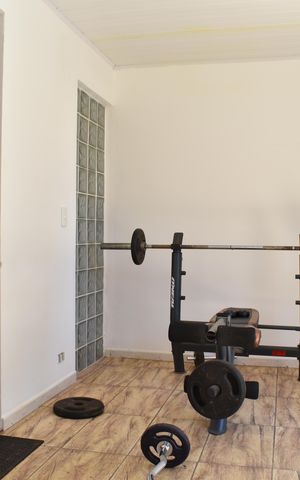 Casa de condomínio para alugar com 300m², 3 quartos e 4 vagasSala externa - Academia