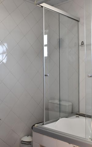 Casa de condomínio para alugar com 300m², 3 quartos e 4 vagasBanheiro da Suíte 3