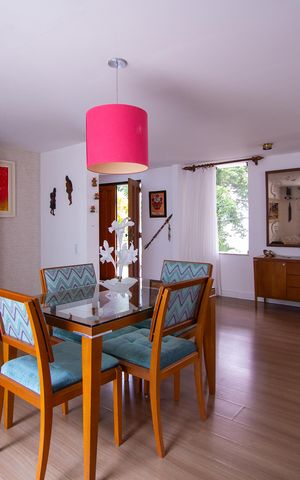Casa de condomínio à venda com 199m², 3 quartos e 2 vagas Casa de condomínio à venda com 199m², 3 quartos e 2 vagasSala