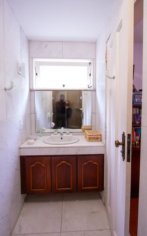 Casa de condomínio à venda com 199m², 3 quartos e 2 vagas Casa de condomínio à venda com 199m², 3 quartos e 2 vagasBanheiro da Suíte 1