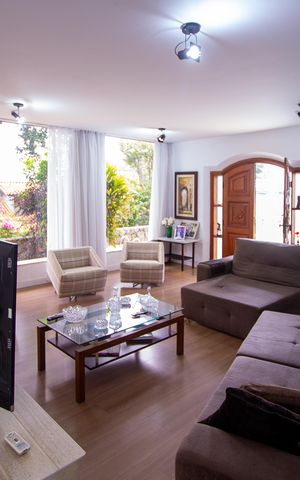 Casa de condomínio à venda com 199m², 3 quartos e 2 vagas Casa de condomínio à venda com 199m², 3 quartos e 2 vagasSala