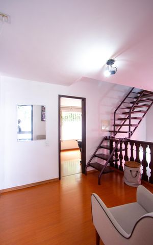 Casa de condomínio à venda com 199m², 3 quartos e 2 vagas Casa de condomínio à venda com 199m², 3 quartos e 2 vagasCorredor