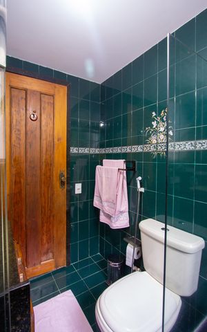Casa de condomínio à venda com 199m², 3 quartos e 2 vagas Casa de condomínio à venda com 199m², 3 quartos e 2 vagasBanheiro Social