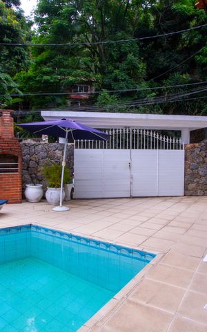 Casa de condomínio à venda com 199m², 3 quartos e 2 vagas Casa de condomínio à venda com 199m², 3 quartos e 2 vagasQuintal