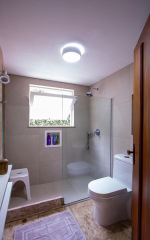 Casa de condomínio à venda com 199m², 3 quartos e 2 vagas Casa de condomínio à venda com 199m², 3 quartos e 2 vagasBanheiro da Suíte 2