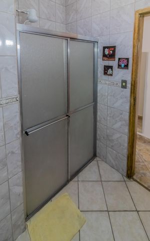 Casa à venda com 109m², 4 quartos e 1 vaga Casa à venda com 109m², 4 quartos e 1 vagaBanheiro Social