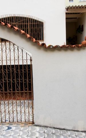 Casa à venda com 163m², 3 quartos e 5 vagas Casa à venda com 163m², 3 quartos e 5 vagasFachada