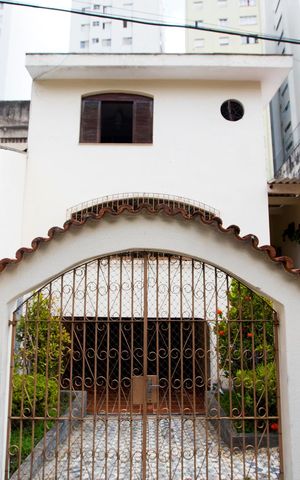 Casa à venda com 163m², 3 quartos e 5 vagas Casa à venda com 163m², 3 quartos e 5 vagasFachada