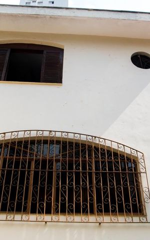 Casa à venda com 163m², 3 quartos e 5 vagas Casa à venda com 163m², 3 quartos e 5 vagasFachada
