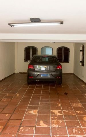 Casa à venda com 163m², 3 quartos e 5 vagas Casa à venda com 163m², 3 quartos e 5 vagasGaragem