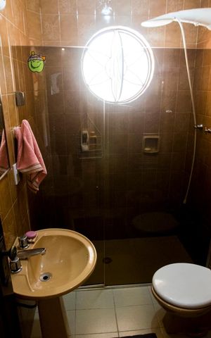 Casa à venda com 163m², 3 quartos e 5 vagas Casa à venda com 163m², 3 quartos e 5 vagasBanheiro