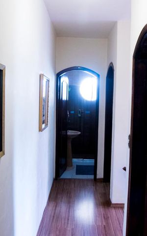 Casa à venda com 163m², 3 quartos e 5 vagas Casa à venda com 163m², 3 quartos e 5 vagasCorredor