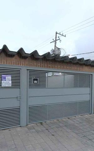 Casa à venda com 142m², 3 quartos e 3 vagas Casa à venda com 142m², 3 quartos e 3 vagasFachada