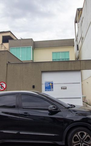 Casa de condomínio à venda com 250m², 4 quartos e 2 vagas Casa de condomínio à venda com 250m², 4 quartos e 2 vagasFachada da Casa