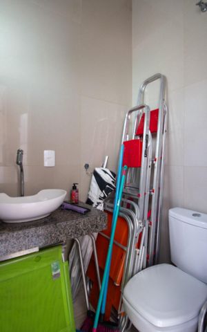 Casa de condomínio à venda com 250m², 4 quartos e 2 vagas Casa de condomínio à venda com 250m², 4 quartos e 2 vagasLavabo da Área Gourmet