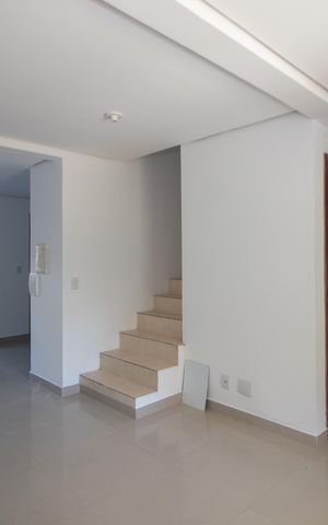 Casa à venda com 180m², 3 quartos e 2 vagas Casa à venda com 180m², 3 quartos e 2 vagasSala