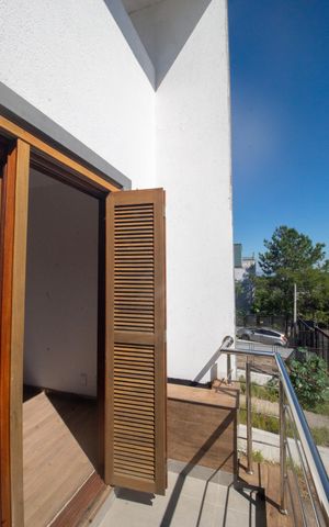 Casa à venda com 180m², 3 quartos e 2 vagas Casa à venda com 180m², 3 quartos e 2 vagasVaranda Suíte